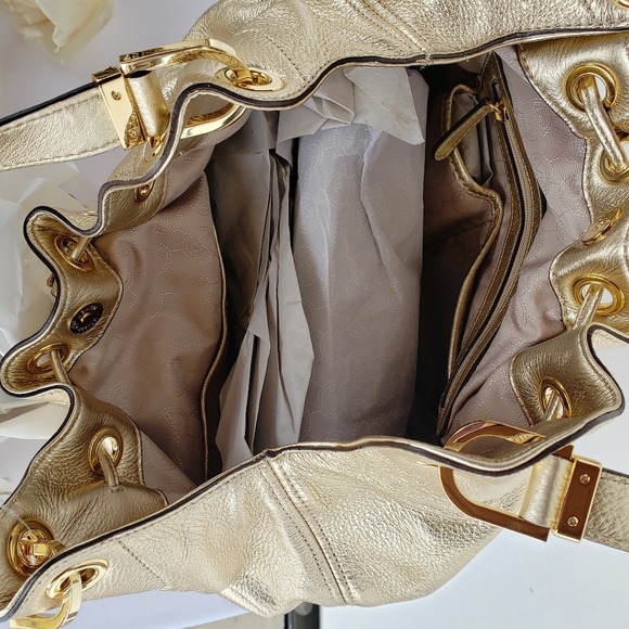 Michael Kors Camden Drawstring Tote - Picture 5 of 8